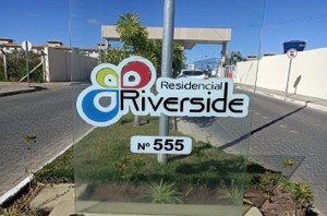 Apto 301, Bl 20, da Rua Joaquim dos Reis, nº 555, Condomínio Residencial Riverside na cidade de Vitória da Conquista, BA 