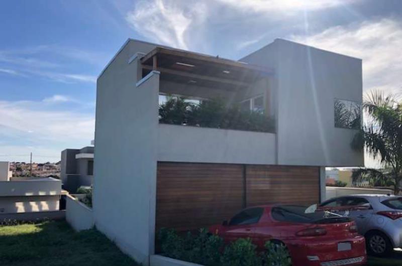 Casa residencial não averbada, localizada no Condomínio Araçari do Paysage Terra Nova, Londrina PR
