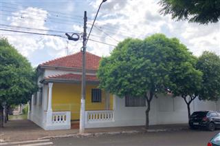 Residência em alvenaria, assoalhada e forrada, com 180,00 m², Santo Antônio da Platina PR
